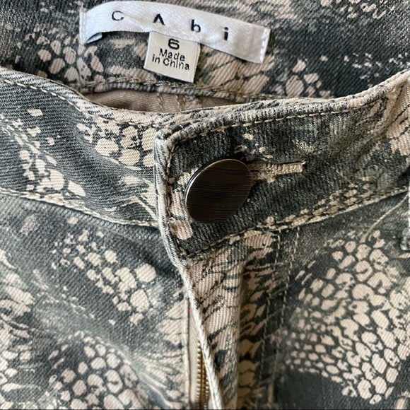 Cabi womens Diamondback Snake Reptile Print Super Skinny Pants Size 6 - Picture 4 of 6